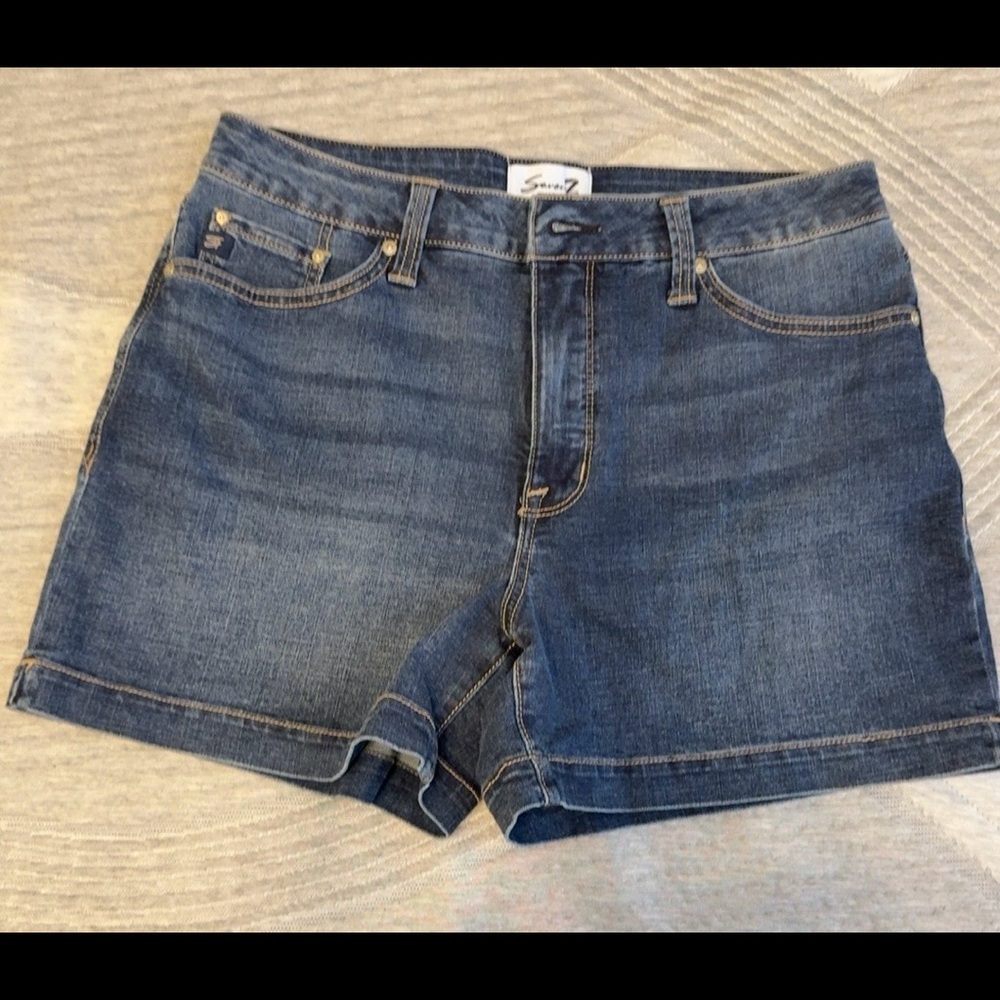 NWOT Seven7 Women's Denim High Rose Weekend Short Size 10 Medium Wash